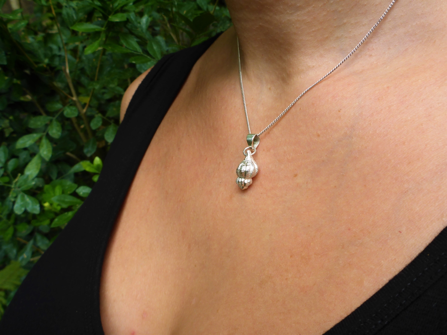 secretseashells-necklace-ethical-sustainable-organic-luxury-fairtrade-jewelry-seashell-cicelycliff-closeup